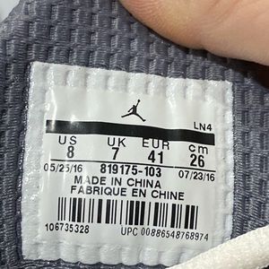 Jordan Team 2 Sneakers